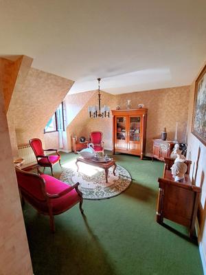 Maison - 242 m² - 8 pièces