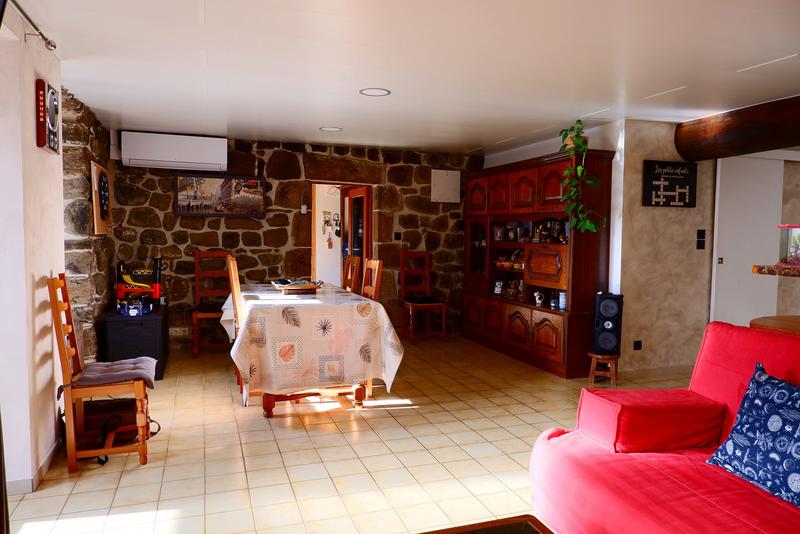 Maison - 284 m² - 5 pièces