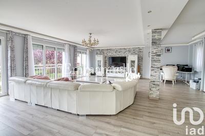 Maison - 270 m² - 8 pièces