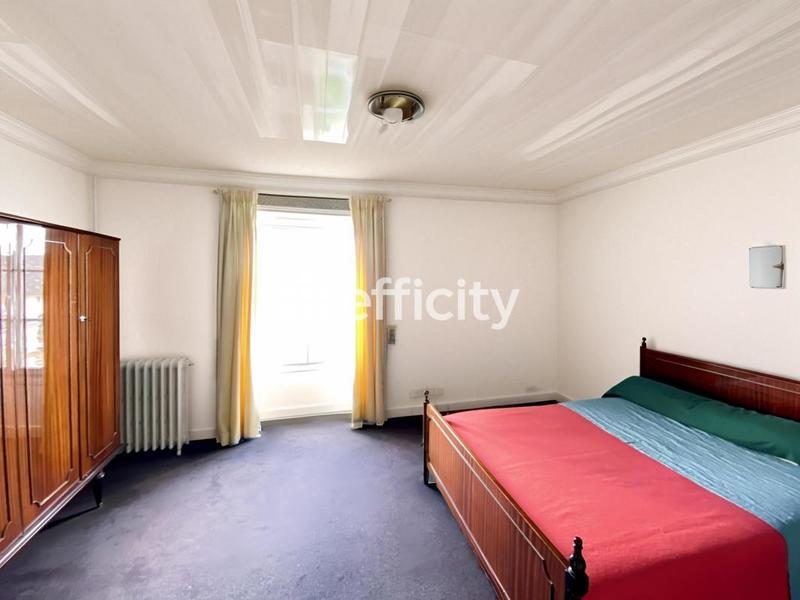 Maison - 223 m² - 9 pièces