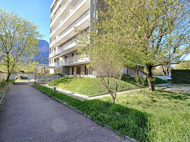 Appartement - 98 m² - 5 pièces