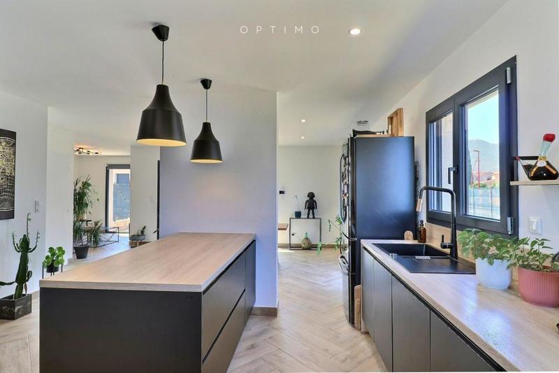 Villa - 101 m² - 4 pièces