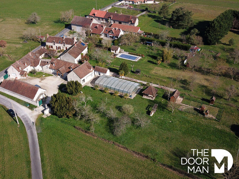 Propriété - 367 m² - 9 pièces