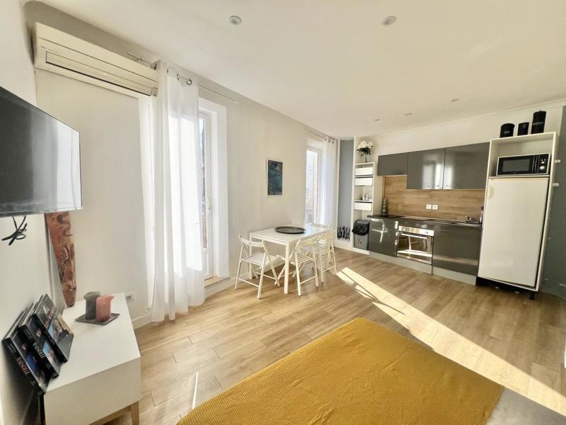 Studio - 27 m² - 1 pièce