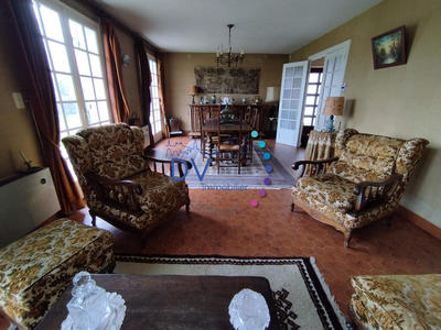 Maison - 167 m² - 9 pièces