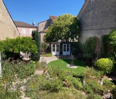 Maison - 554 m² - 13 pièces