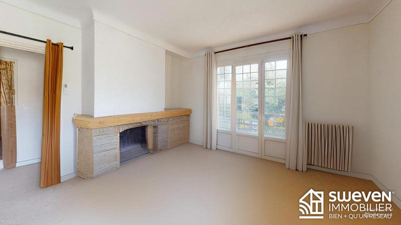 Maison traditionnelle - 220 m² - 7 pièces