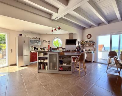 Maison - 147 m² - 6 pièces