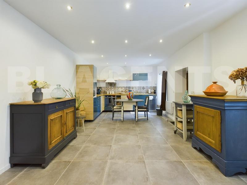 Maison - 294 m² - 9 pièces