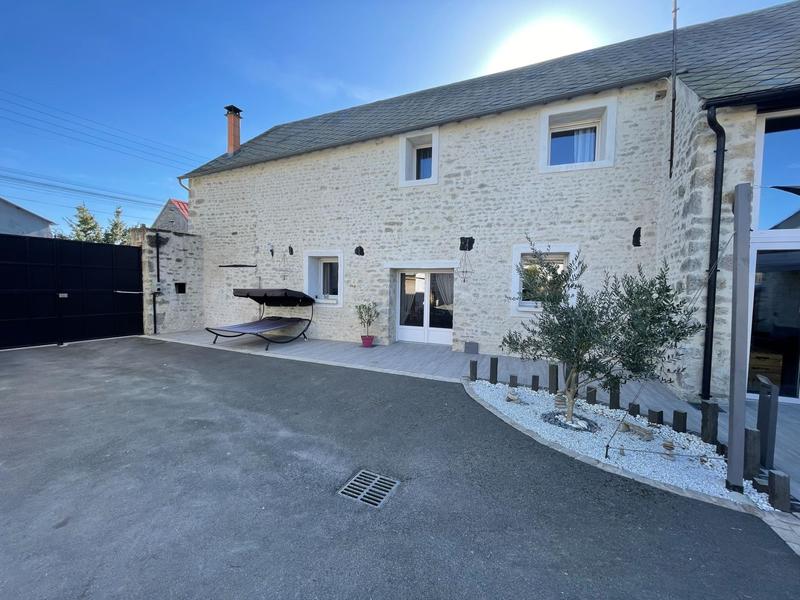 Maison - 216 m² - 5 pièces