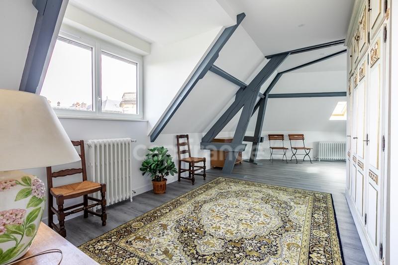 Maison - 260 m² - 8 pièces