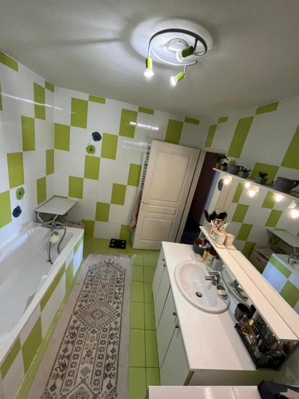 Maison - 231 m² - 10 pièces