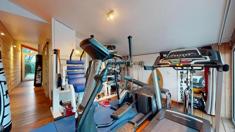 Maison - 258 m² - 8 pièces