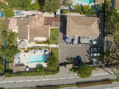 Villa - 327 m² - 14 pièces