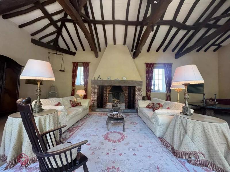 Propriété - 294 m² - 9 pièces