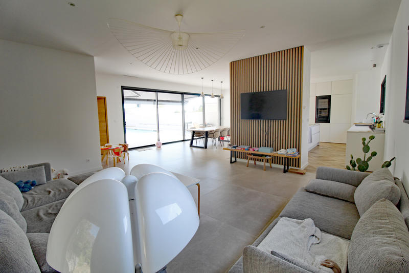 Maison - 230 m² - 7 pièces