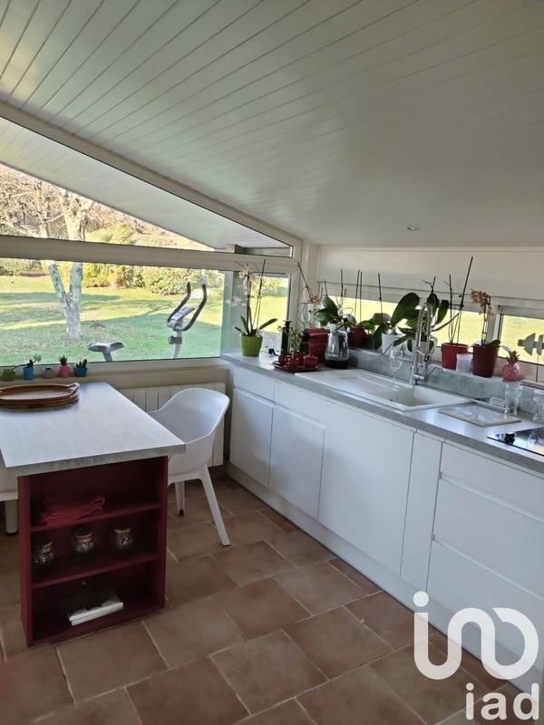 Maison - 230 m² - 6 pièces