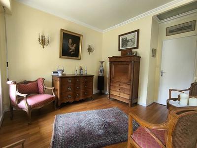 Maison - 234 m² - 8 pièces