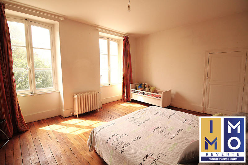 Maison - 458 m² - 11 pièces