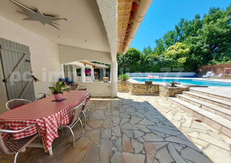 Villa - 300 m² - 11 pièces