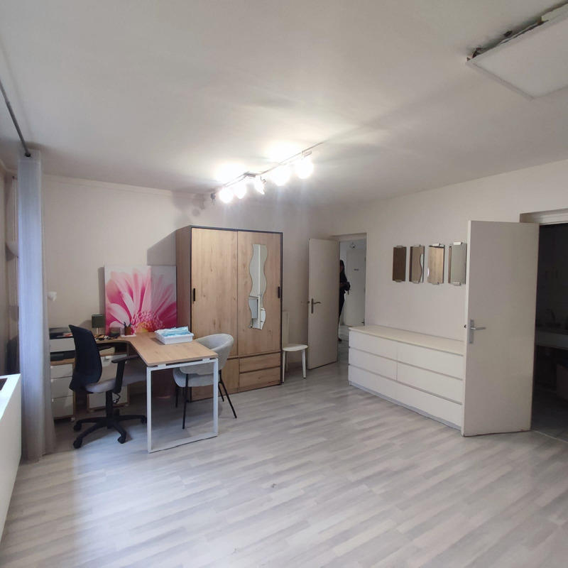 Appartement - 99 m² - 6 pièces