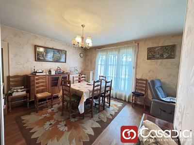 Maison - 94 m² - 5 pièces