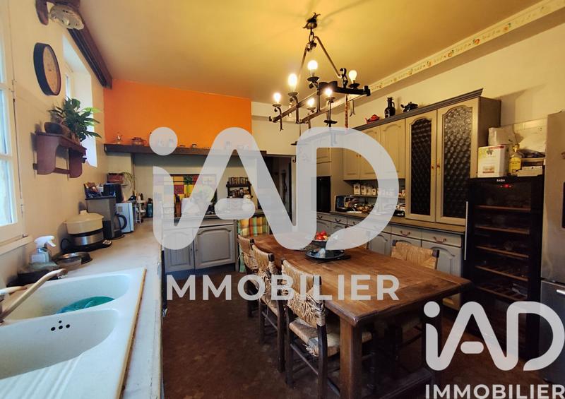 Maison - 240 m² - 8 pièces