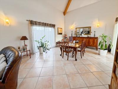 Villa - 224 m² - 6 pièces