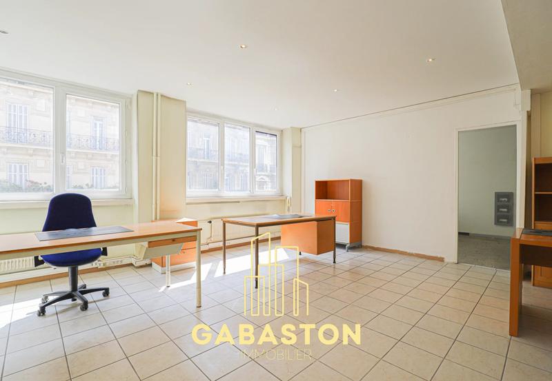 Bureau - 125 m² - 6 pièces