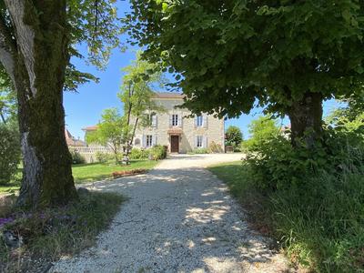 Maison - 276 m² - 9 pièces