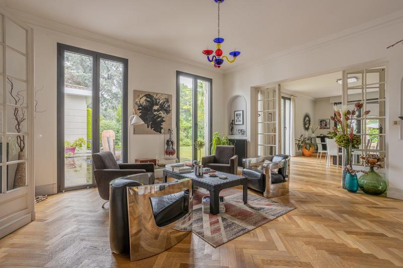 Maison - 390 m² - 10 pièces