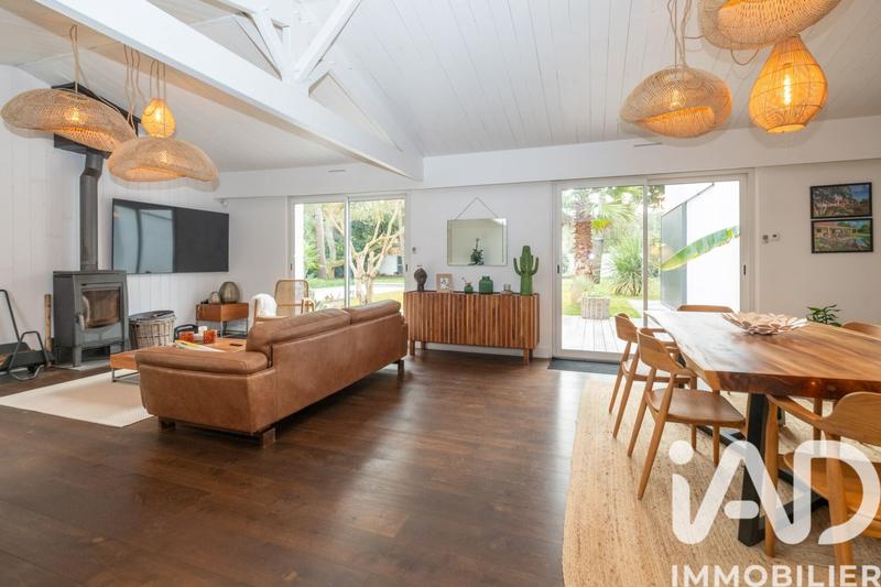 Maison - 205 m² - 6 pièces