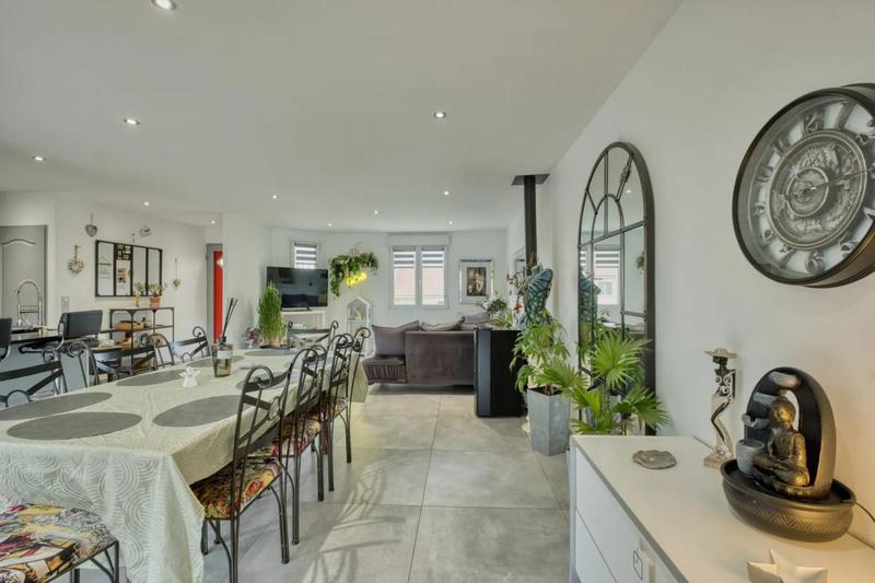 Maison - 96 m² - 6 pièces