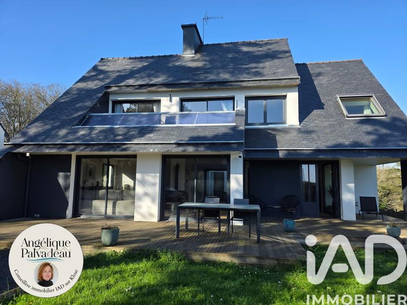 Maison - 242 m² - 8 pièces