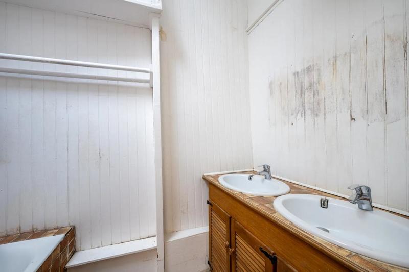 Maison - 196 m² - 7 pièces