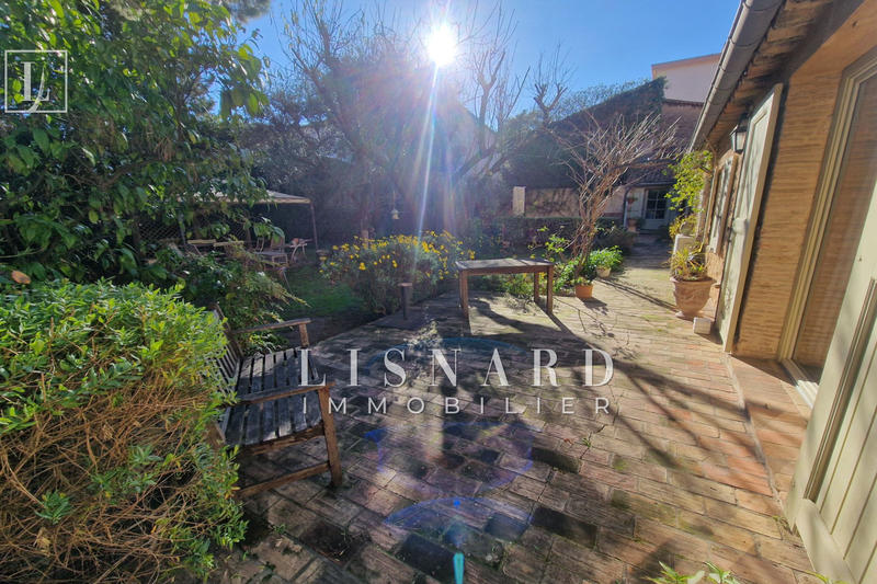 Maison - 220 m² - 5 pièces