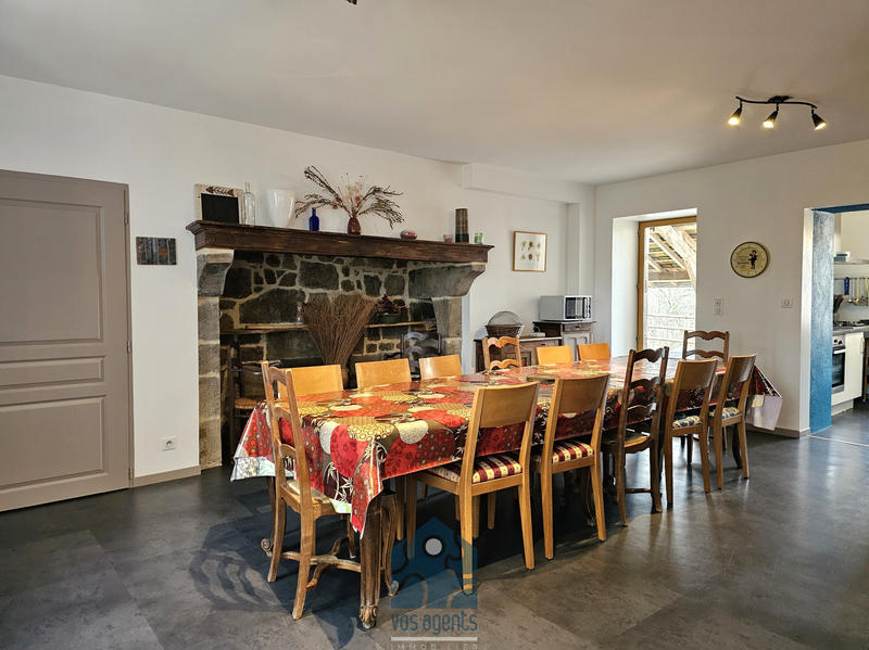 Propriété - 300 m² - 9 pièces