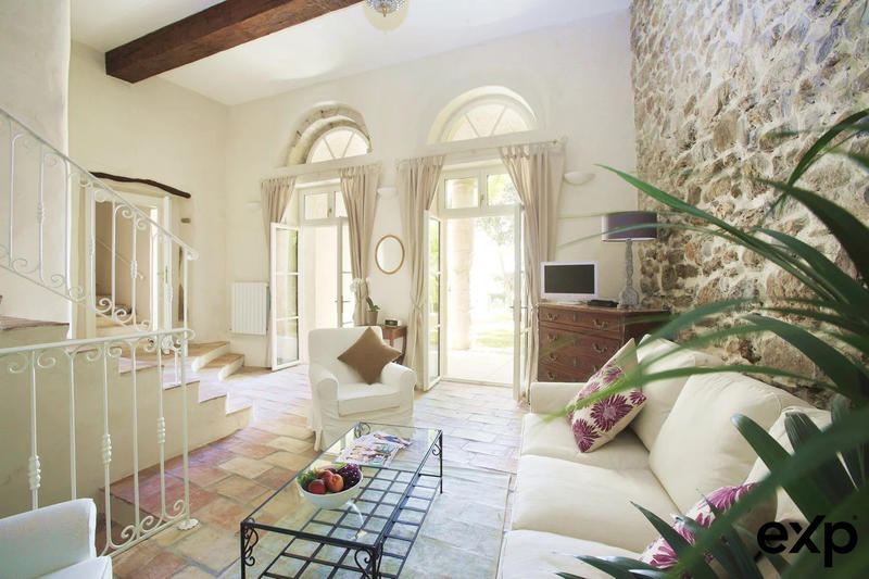 Maison - 615 m² - 16 pièces