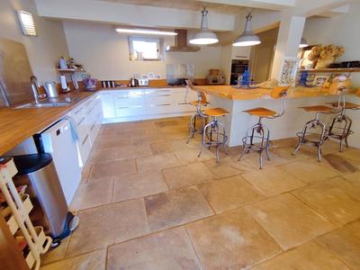 Propriété - 205 m² - 8 pièces