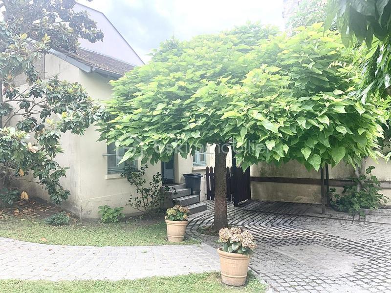 Maison - 241 m² - 10 pièces