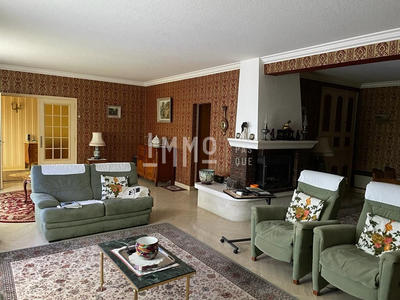 Maison - 231 m² - 10 pièces