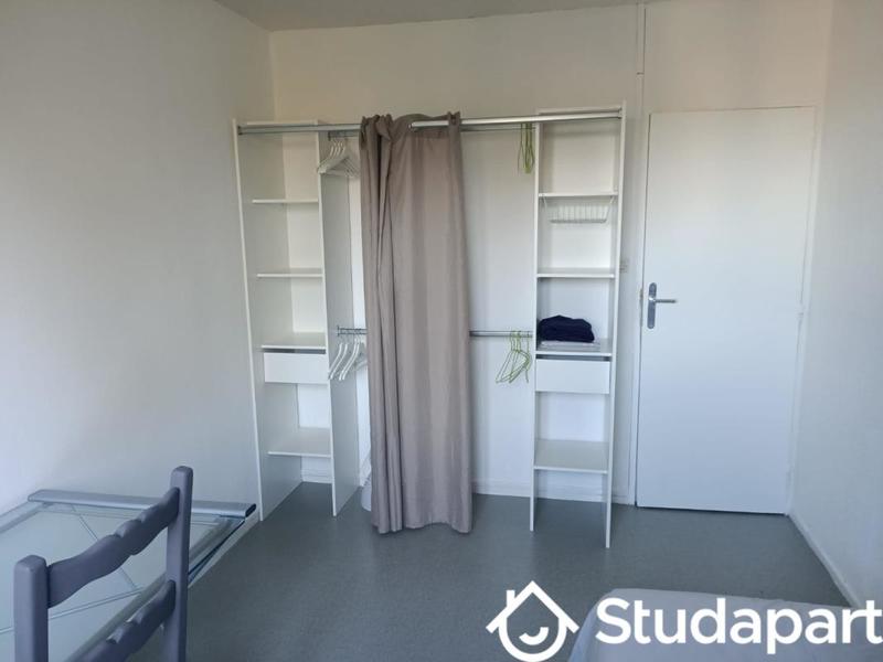 Chambre - 13 m² - 1 pièce