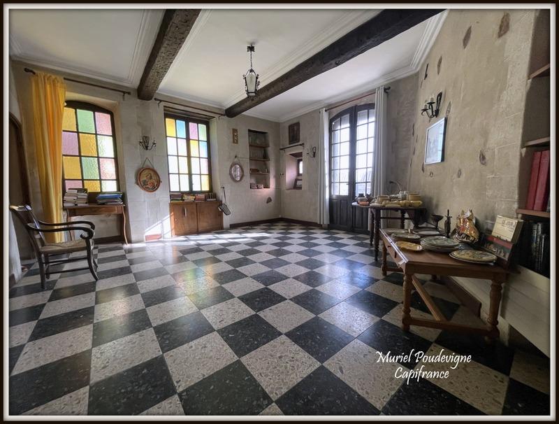 Maison - 353 m² - 13 pièces