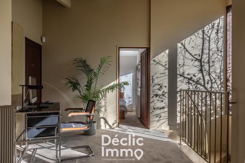 Maison - 280 m² - 8 pièces