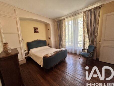 Maison - 232 m² - 9 pièces