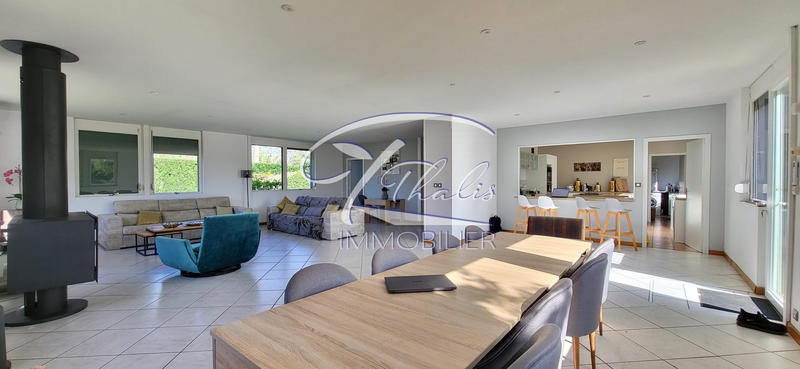 Maison contemporaine - 307 m² - 7 pièces