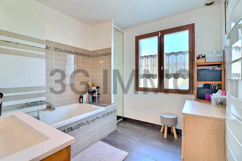 Maison - 120 m² - 6 pièces