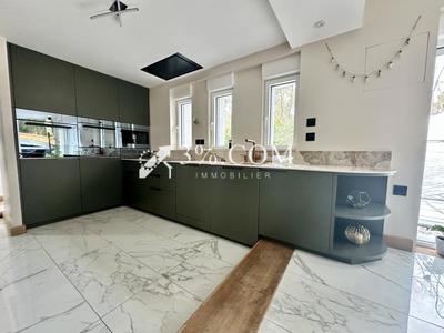 Villa - 179 m² - 6 pièces