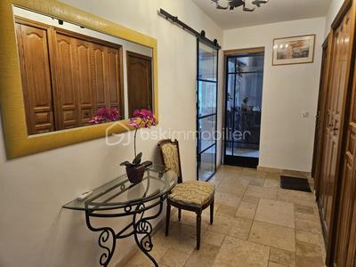 Maison traditionnelle - 185 m² - 10 pièces