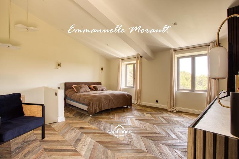 Propriété - 487 m² - 10 pièces